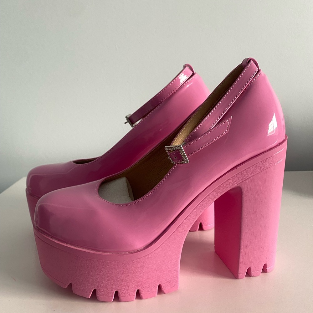 Barbie pink platform